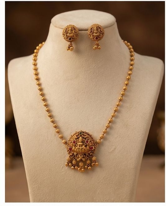 Lakshmi pendant choker with Earrings (NRW41)