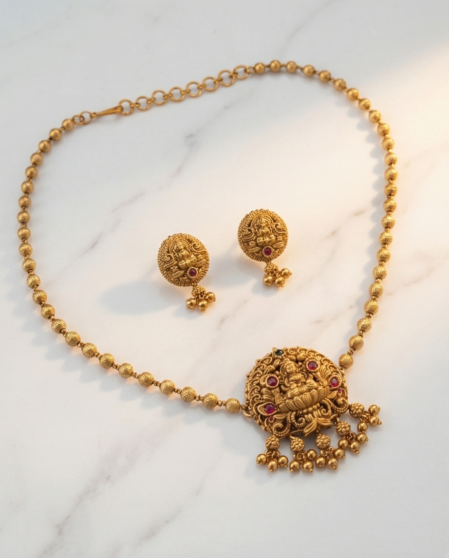 Lakshmi pendant choker with Earrings (NRW41)
