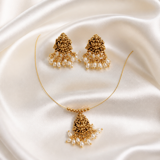 Lakshmi pendant with pearls with Earrings (NRW-71)