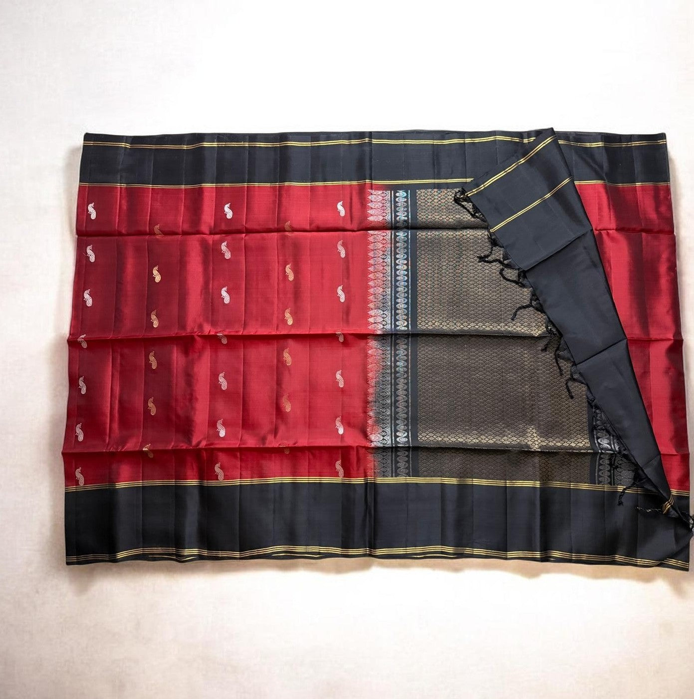 Pure Kanchipuram Silk Saree with Black Zari Border & Intricate Paisley Motifs (SR-MASP2)